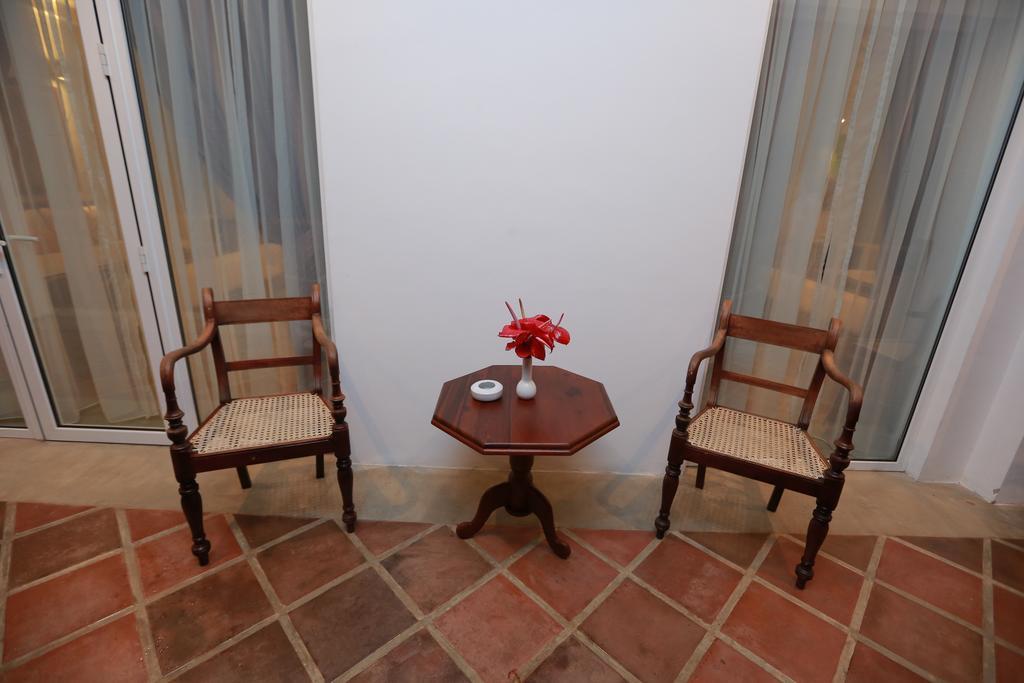 Refresh Hotel Hikkaduwa Room photo