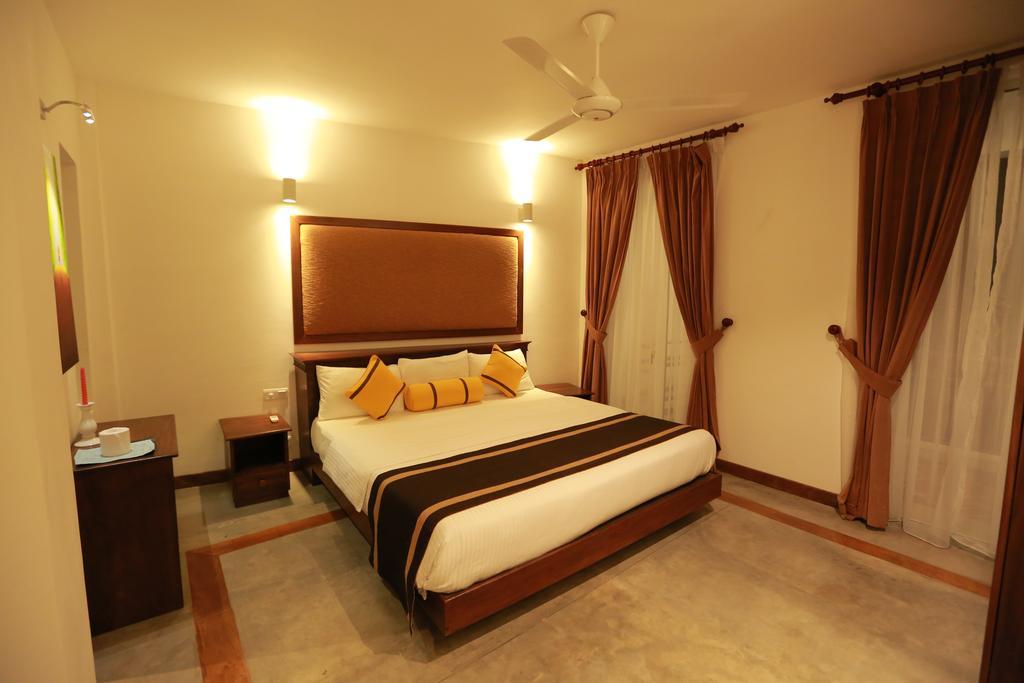 Refresh Hotel Hikkaduwa Room photo