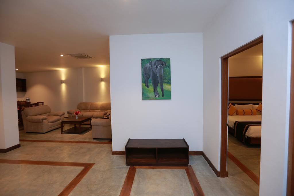 Refresh Hotel Hikkaduwa Room photo