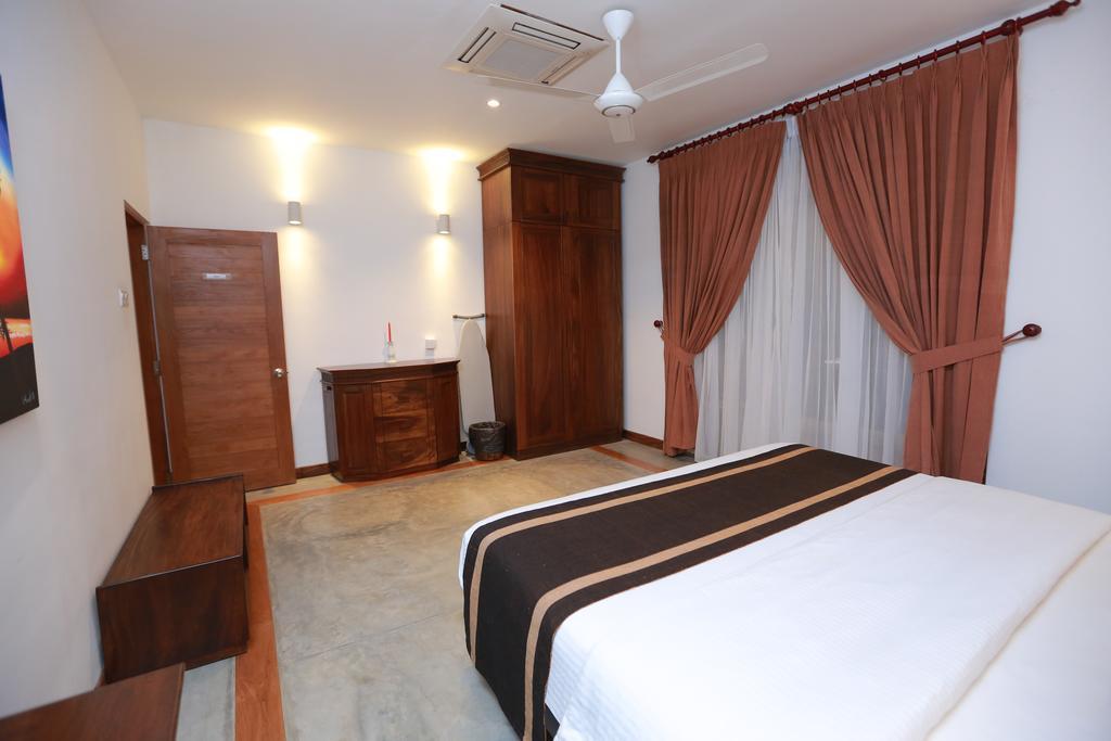 Refresh Hotel Hikkaduwa Exterior photo