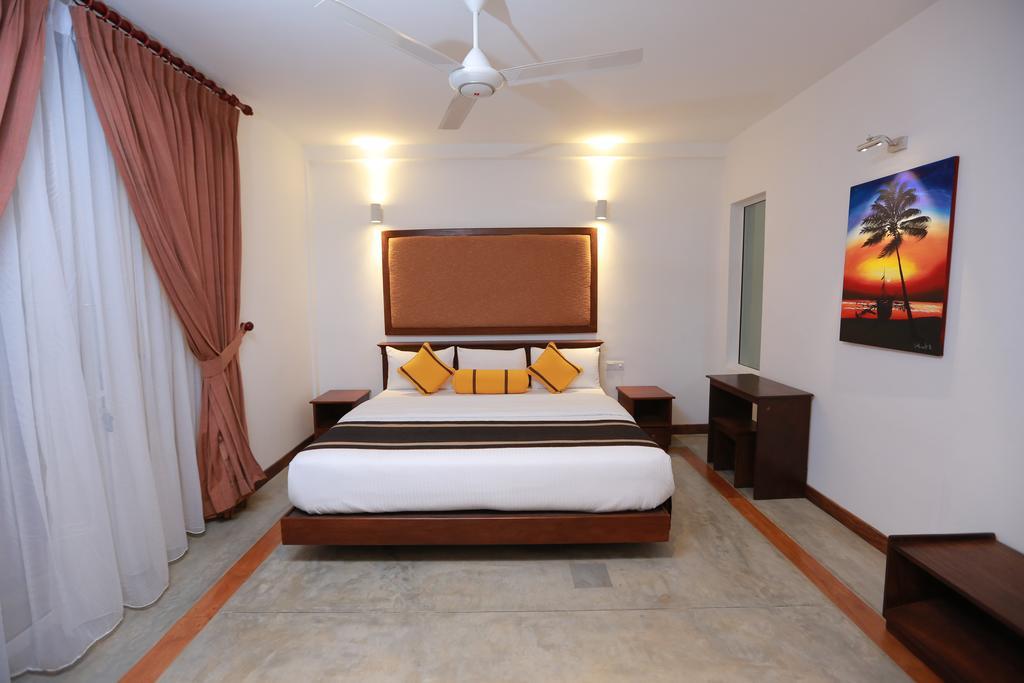 Refresh Hotel Hikkaduwa Exterior photo