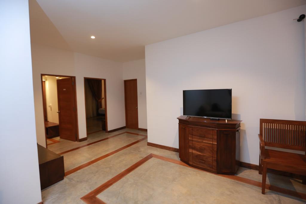Refresh Hotel Hikkaduwa Exterior photo