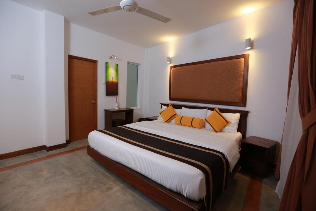 Refresh Hotel Hikkaduwa Exterior photo