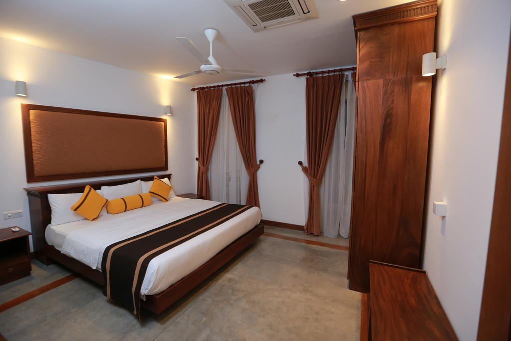 Refresh Hotel Hikkaduwa Exterior photo