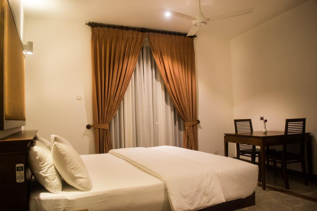 Refresh Hotel Hikkaduwa Room photo