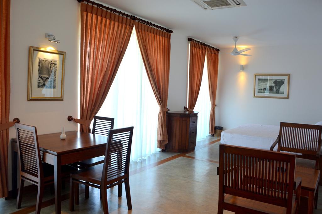 Refresh Hotel Hikkaduwa Room photo